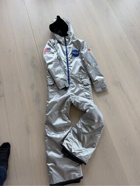 NASA Silver ski suit, 10K waterproof, insulated. Youth M